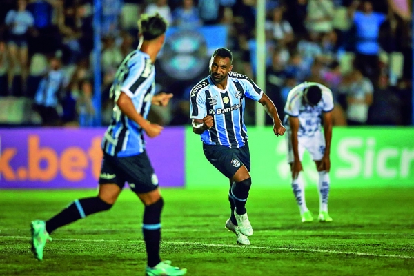 Com gol de Galdino, Grêmio vence o São José por 1 a 0