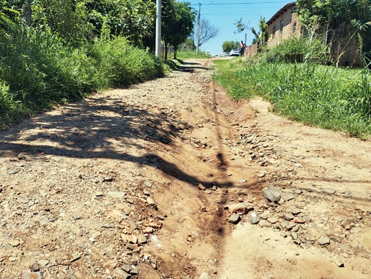 Moradores cobram solução para a Eduardo Dickluber