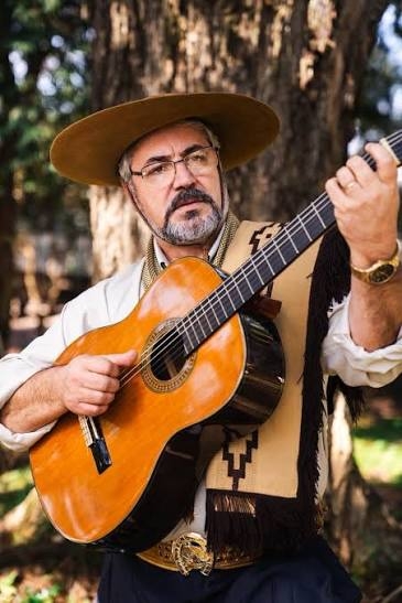Nilton Ferreira será a atração nesta sexta-feira na Feapec