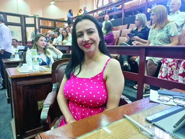 Daniela apresenta projeto para obrigar traves fixas em quadras esportivas