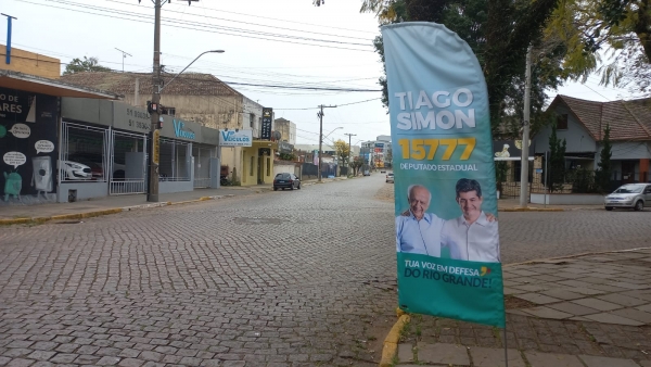 Juiz eleitoral mandou retirar bandeiras de candidatos da Rua 7 de Setembro