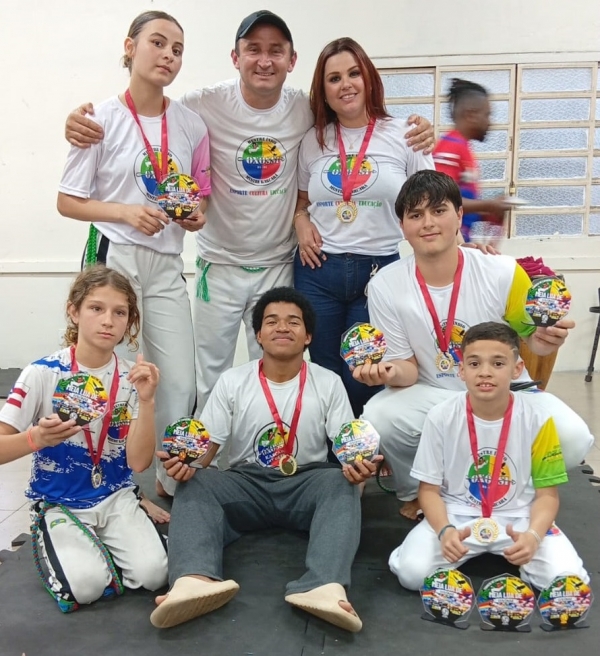 Capoeiristas são campeões no Torneio Meia-Lua de Oxóssi