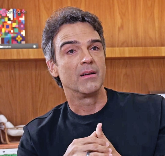 Tadeu Schmidt vai às lágrimas ao relembrar legado de Oscar Schmidt