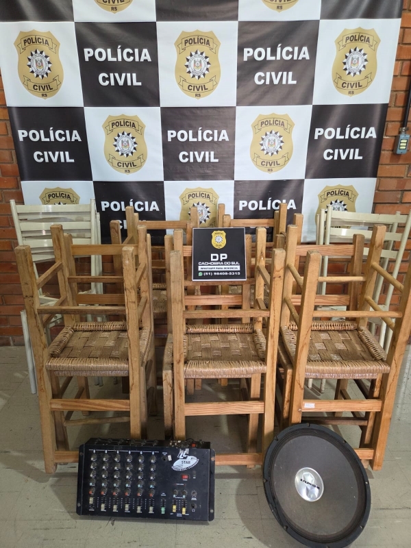 Polícia Civil recupera cadeiras furtadas de igreja