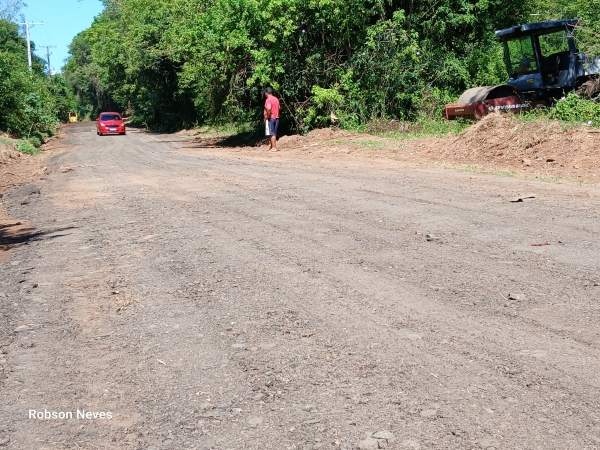 Rota de saída da balsa ganha rejeito de asfalto 