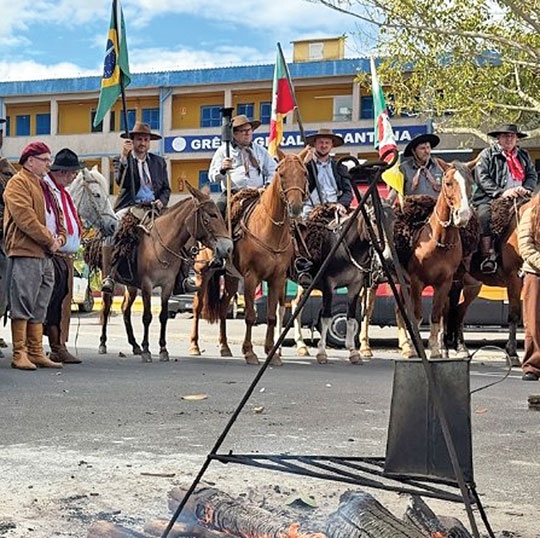 Cavalgada dos 60 anos do MTG rumo a Cachoeira