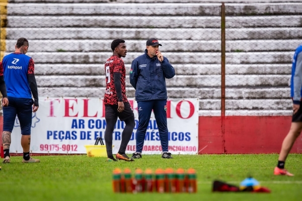 Márcio Nunes defende a liderança em Bagé