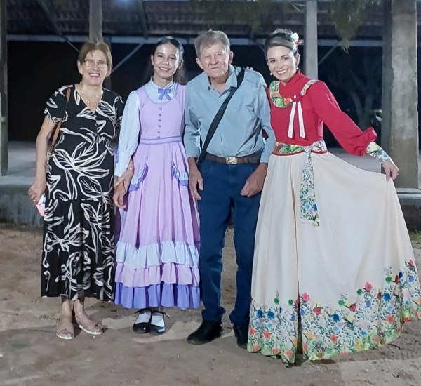 Senhor se emociona ao assistir filha e viraliza nas redes sociais no RS