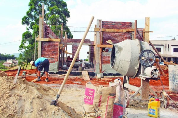 Simco propõe reajuste de 4,5% para trabalhadores da construção, mobiliário e olarias