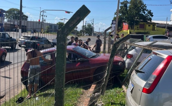 Condutor causa acidente e acaba detido pela BM