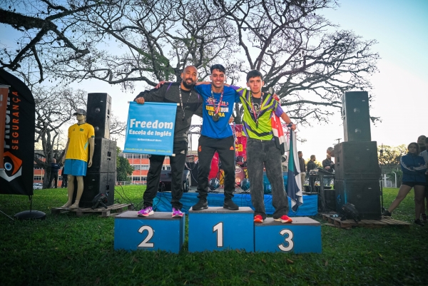 Erick Chagas e Vivi são campeões da Sunset Run Ulbra