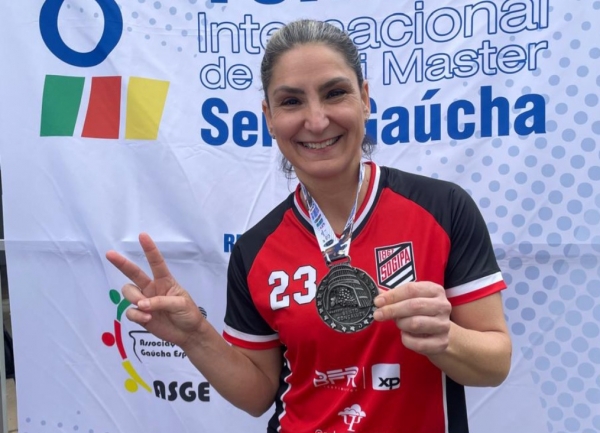 Carla Souza é vice-campeã no vôlei master com a Sogipa 