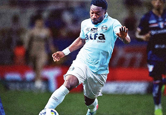 Grêmio empata no Ceará em noite de erros