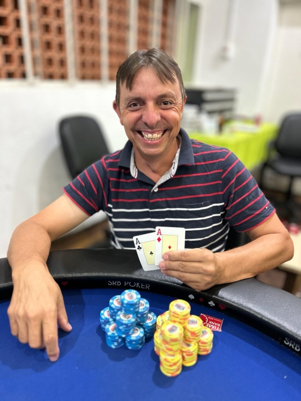 Alex Almeida vence rodada do SRB Pôquer