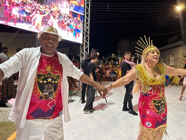 Bar do Preto cresceu muito e desfila como escola de samba