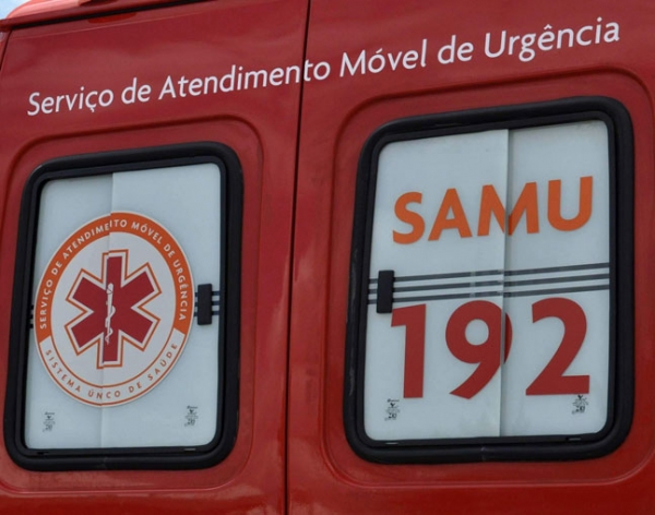 Homem leva paulada e vai para o HCB