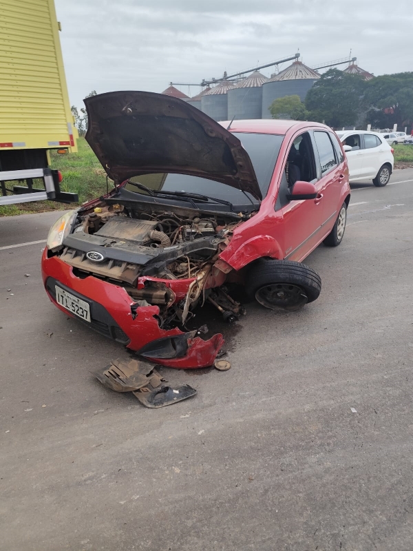 Acidente na BR 153 leva motorista para o HCB