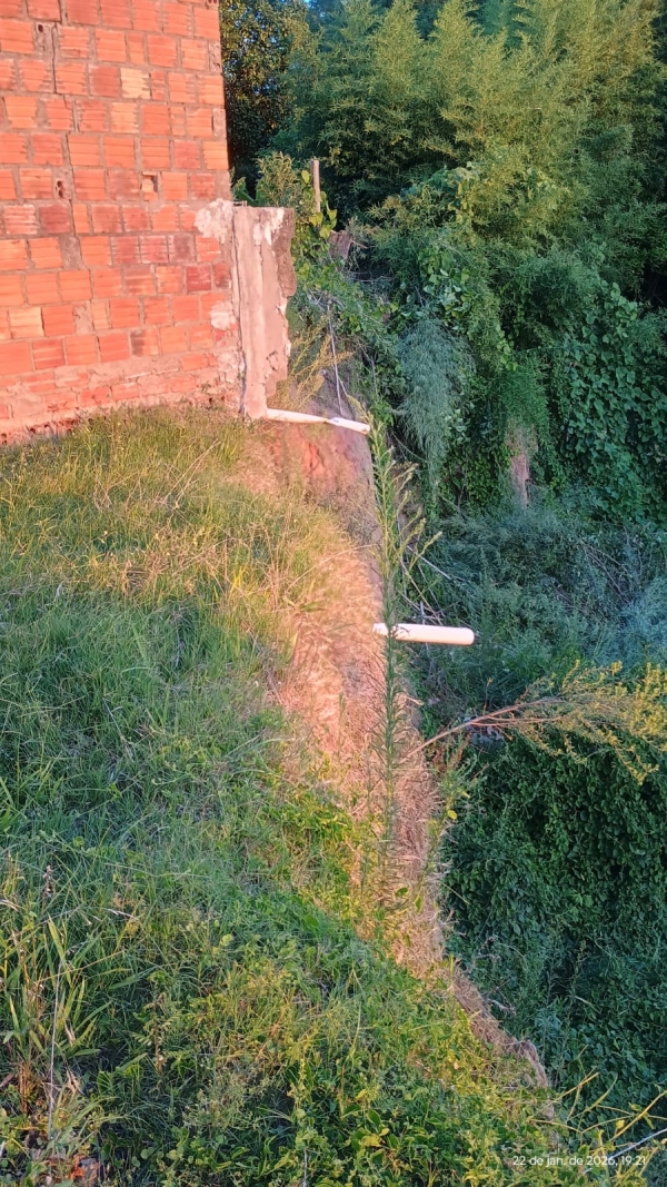 Desbarrancamento preocupa moradores no Bairro Tibiriçá