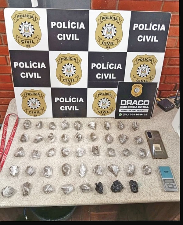 Homem é preso com meio quilo de maconha