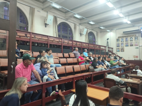 Audiência cobra valorização de servidores com remuneração abaixo do mínimo