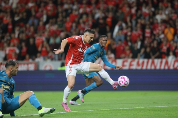 Inter derrota o Sport por 2 a 0 e se distancia do Z-4