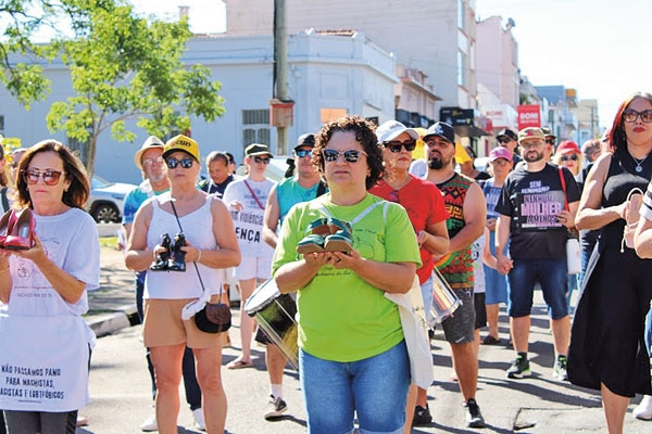 Mulheres vão às ruas contra a violência