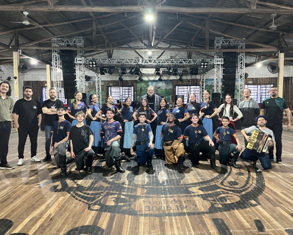 Cachoeira dança nesta quinta-feira no Juvenart