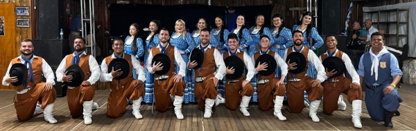 Lanceiros e Gaudérios na final das danças tradicionais no Enart