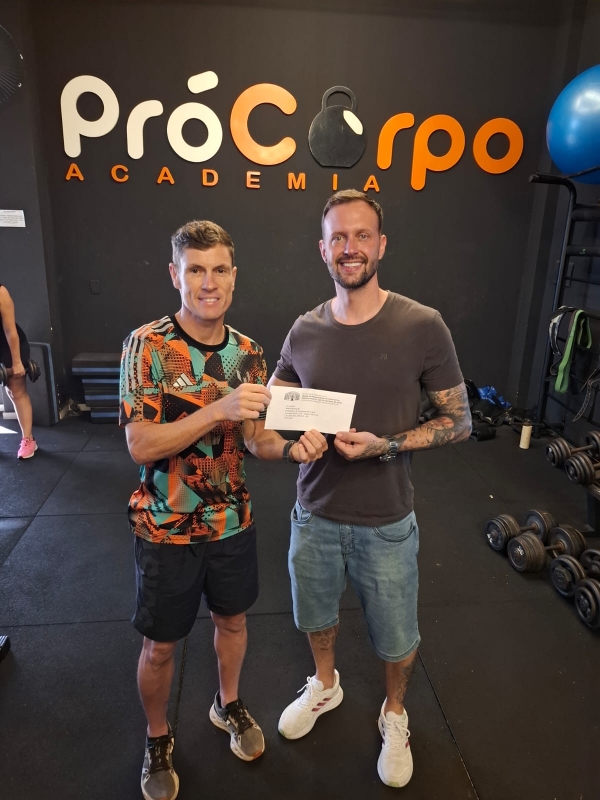 Câmara aplaude empresário por doação de lâmpadas para praça