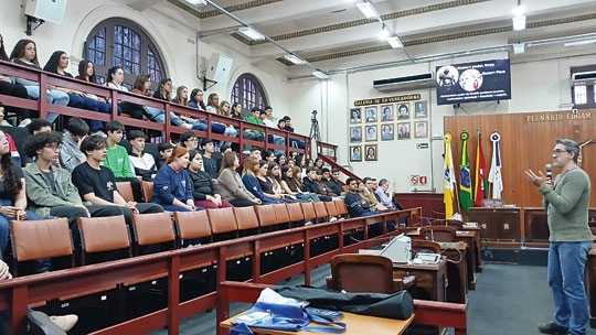 Jovens no debate sobre o voto