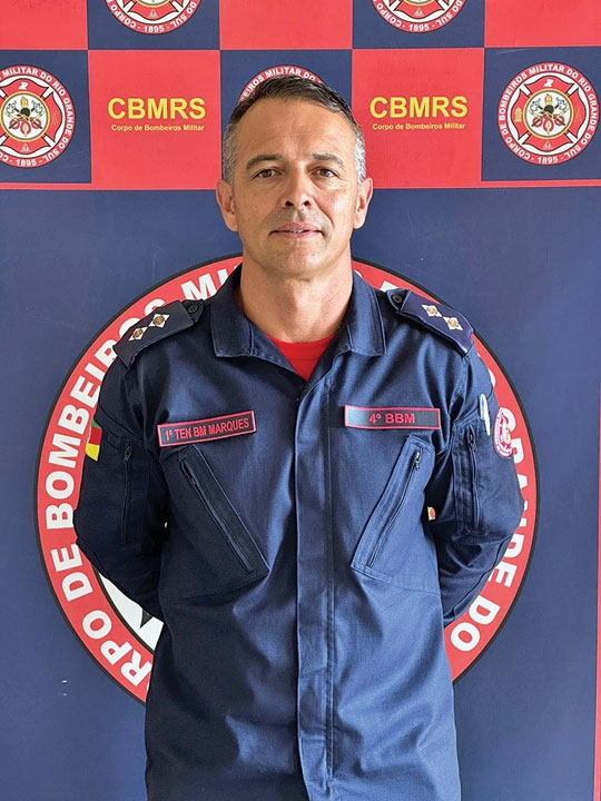 Tenente Marques lidera o Corpo de Bombeiros