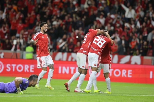 Inter bate o Flu por 2 a 0 e abre dois pontos para o Z-4