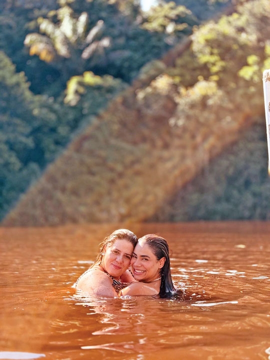 Lexa e Tati Machado viajam juntas para o Amazonas