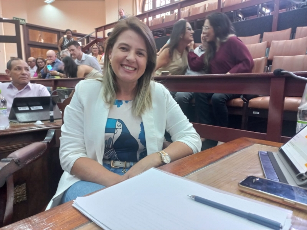 Ana Paula Melo denuncia atropelo em votação de projetos do IPE Saúde