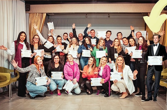 Cachoeira na onda de memes com Brad Pitt