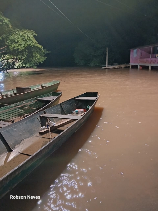 Cachoeira em estado de emergência por causa da enchente