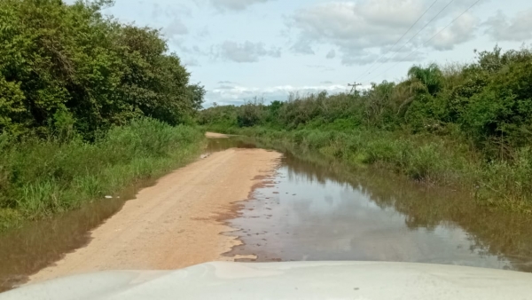 Cheia bloqueia a estrada da Porteira 7