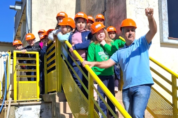 Corsan instala válvula na rede de água para melhorar distribuição no Centro