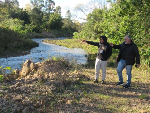 Prefeitura de Novo Cabras faz desassoreamento no Arroio Barriga