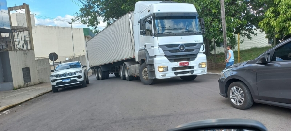 Empresários querem liberação de caminhões em ruas centrais