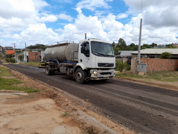 Após críticas de moradores, rua ganha melhorias no Marina