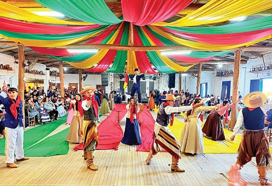 Baita festa no CTG Estância do Chimarrão