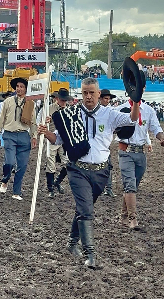 Cachoeirense lidera ginetes na Argentina