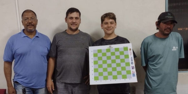 Rogério Machado lidera o campeonato de jogos de damas