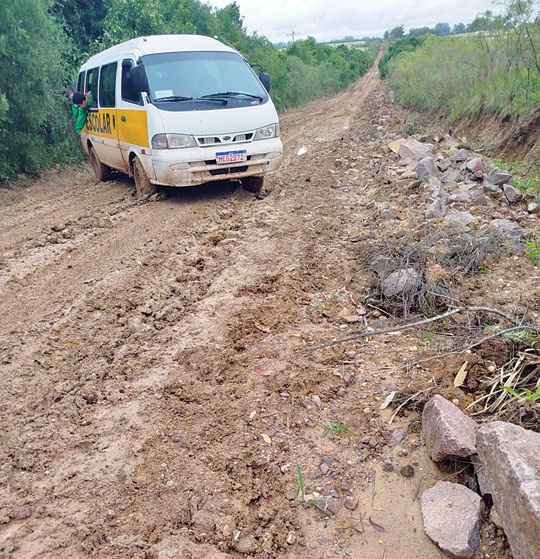 Magaiver cobra o Daer pela estrada do Geribá