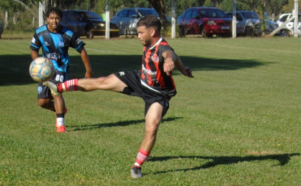 Rosário Central bate o Lyon e embola disputa na Segundona