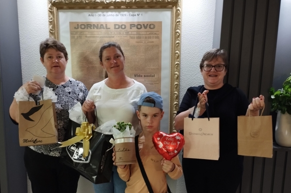 Campanha de Dia das Mães do JP premia moradora do Capané