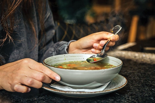 SOPA NO JANTAR