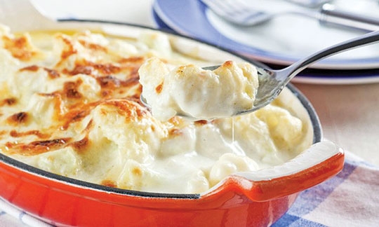 Couve-flor gratinada com molho branco e queijo