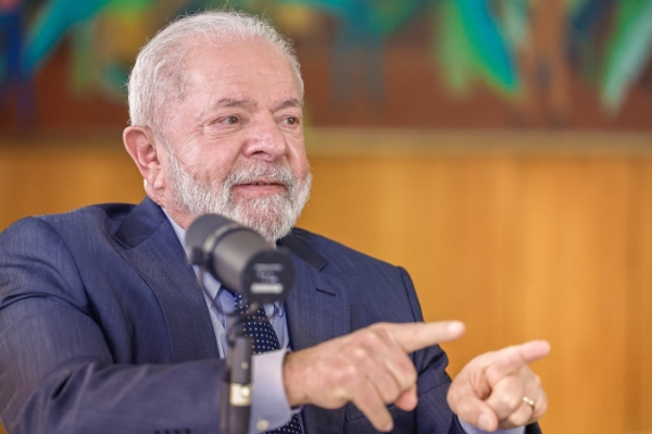 Governo Lula decide acabar com escolas cívico-militares